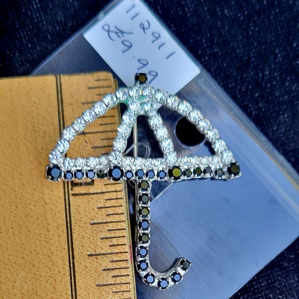 Vintage Rhinestone Torq Rhinestone Brooch